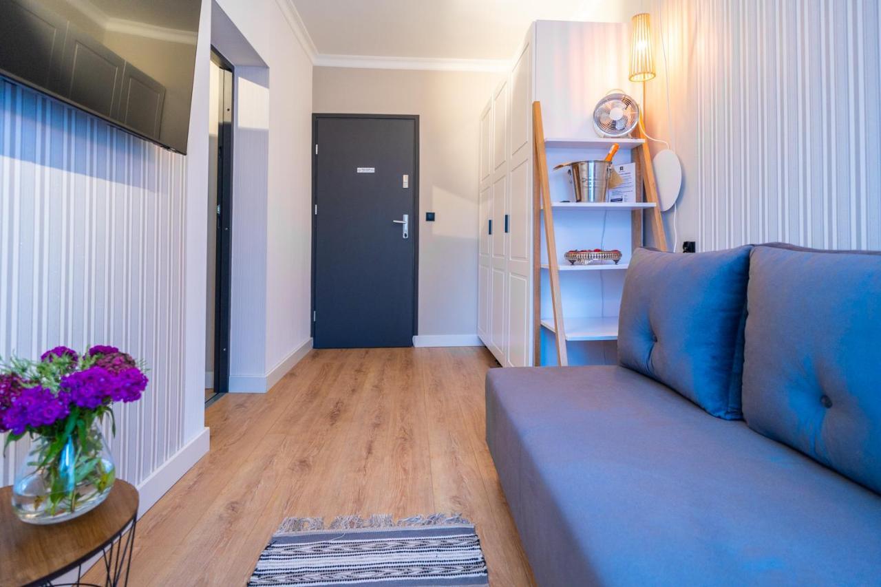 Admiral  Apartment *