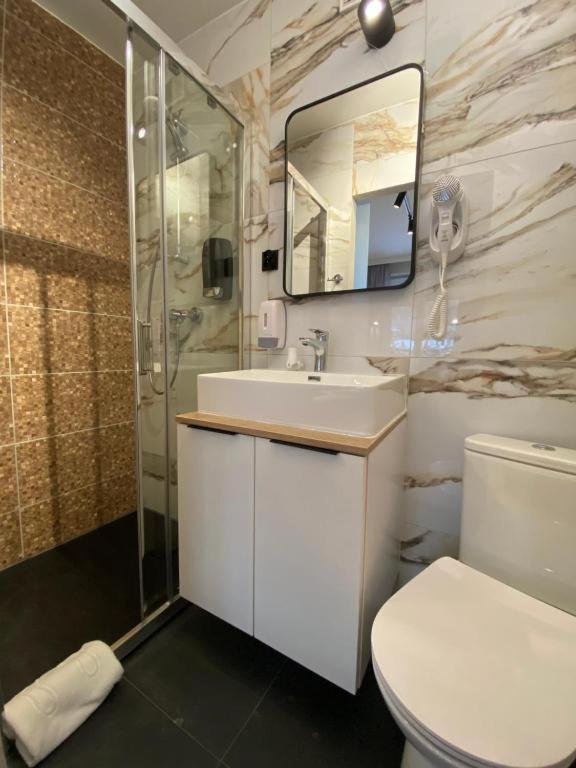 Admiral  Apartment *